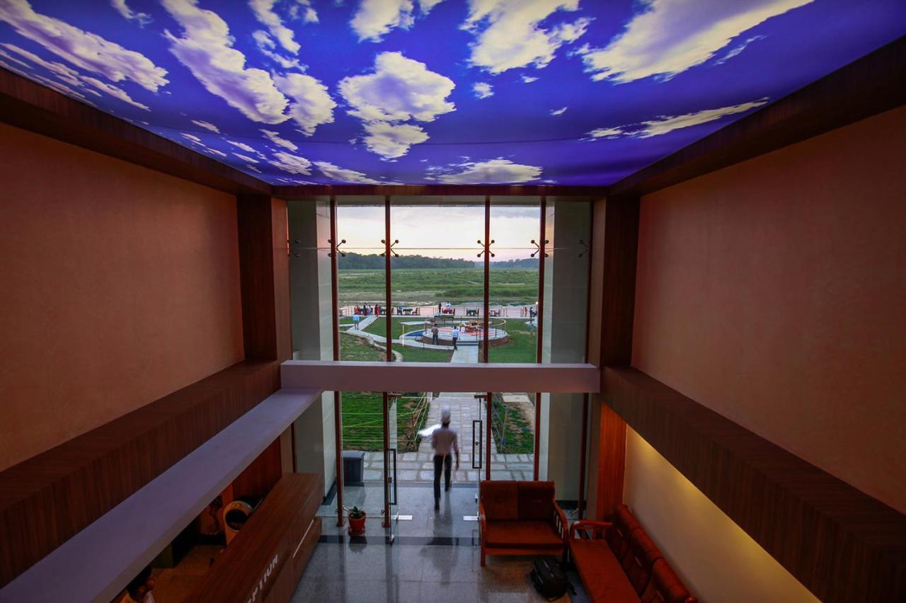 Park Safari Resort Sauraha Exterior photo