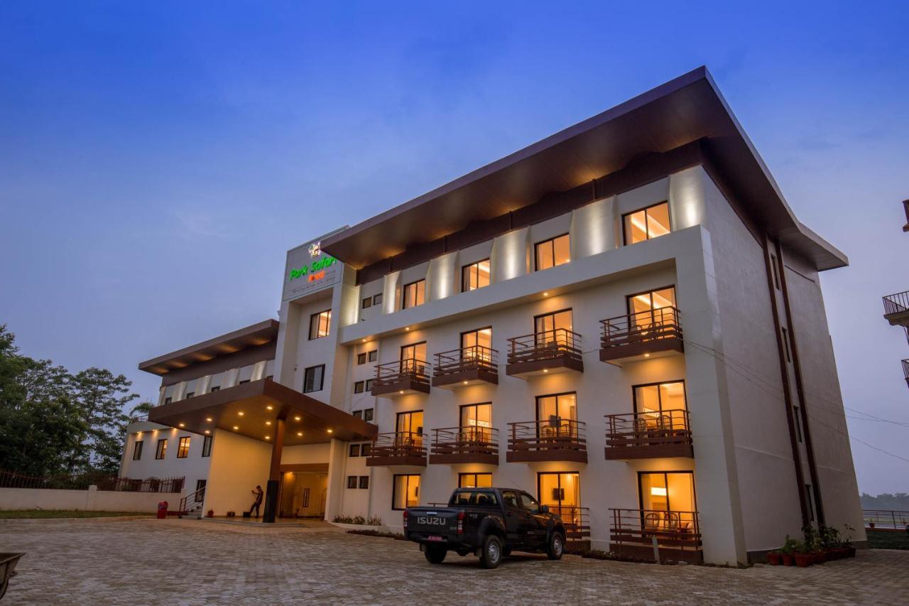 Park Safari Resort Sauraha Exterior photo