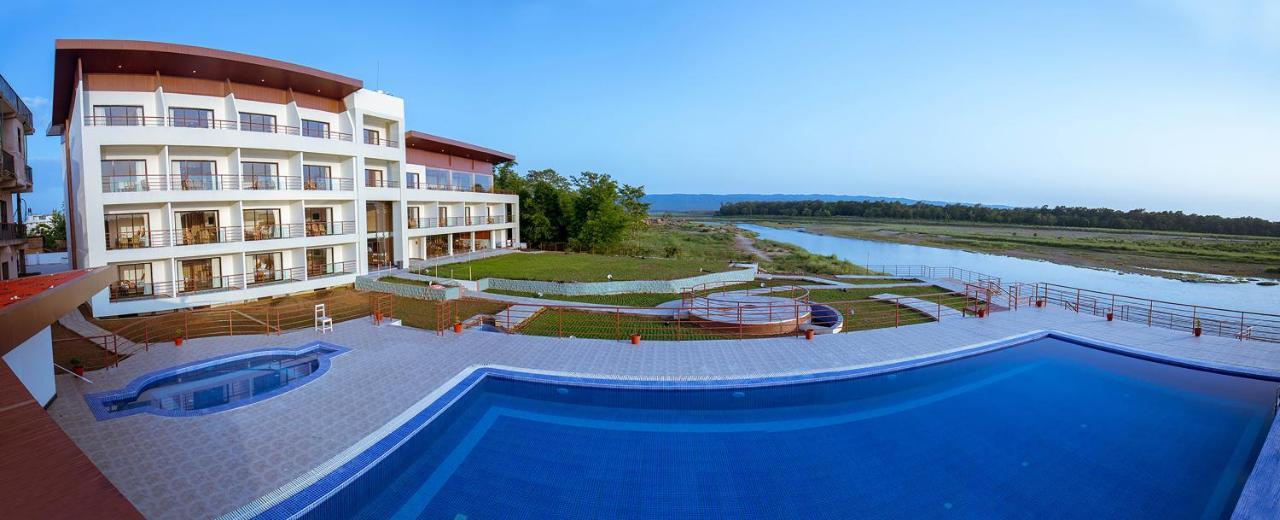 Park Safari Resort Sauraha Exterior photo