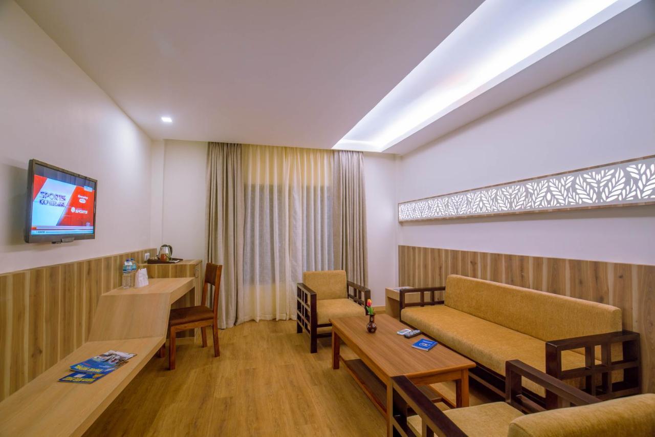 Park Safari Resort Sauraha Exterior photo
