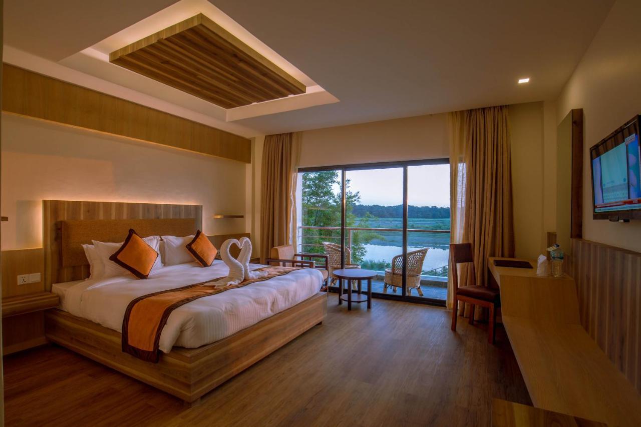 Park Safari Resort Sauraha Exterior photo