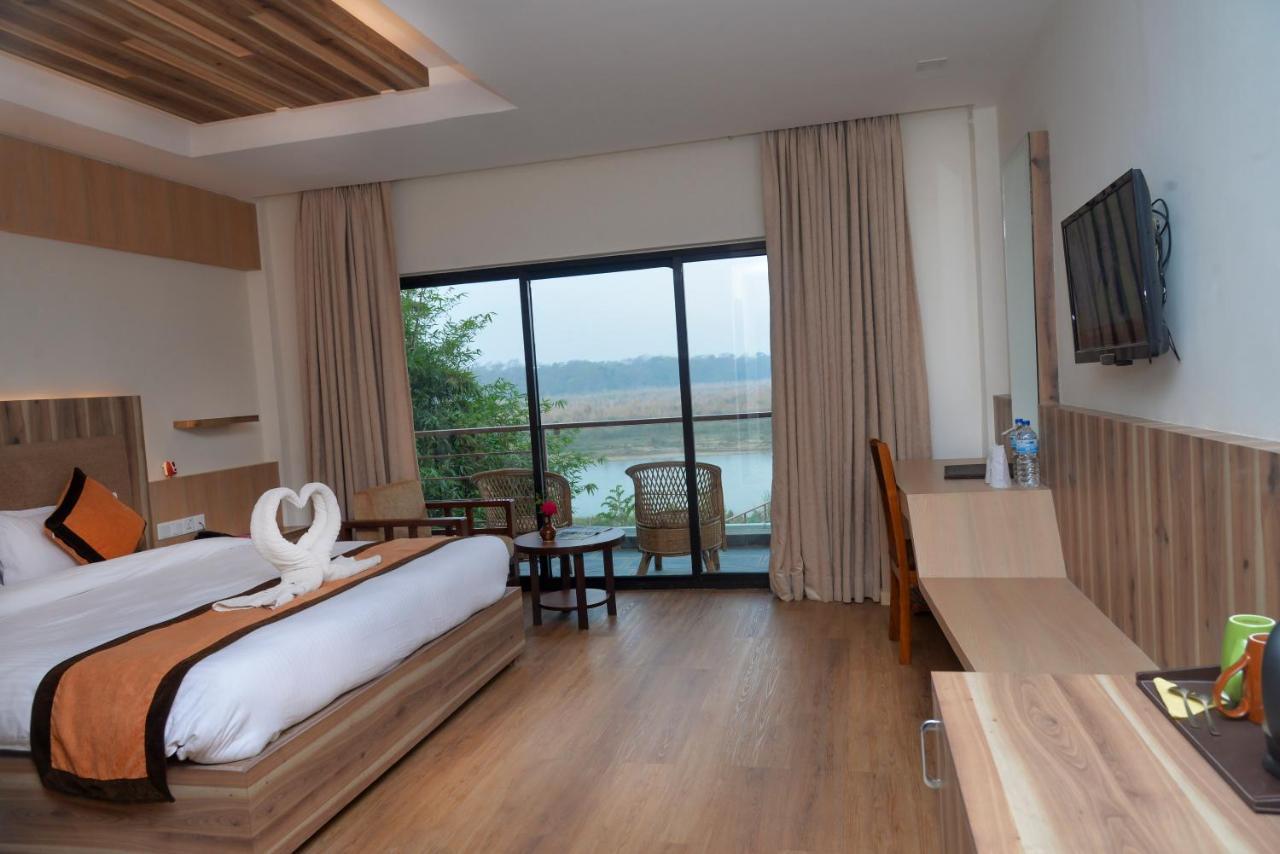 Park Safari Resort Sauraha Exterior photo