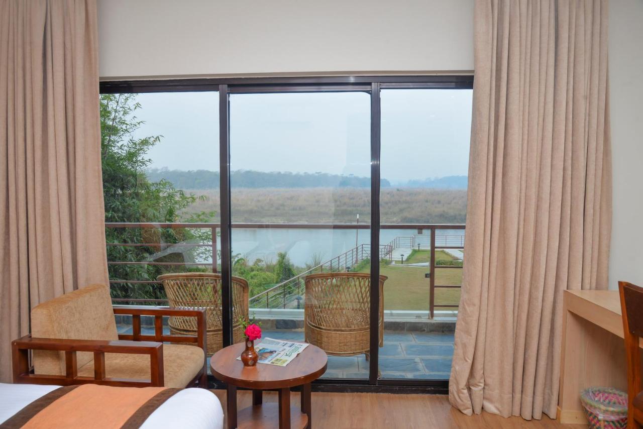 Park Safari Resort Sauraha Exterior photo