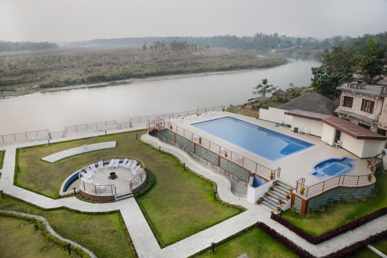 Park Safari Resort Sauraha Exterior photo
