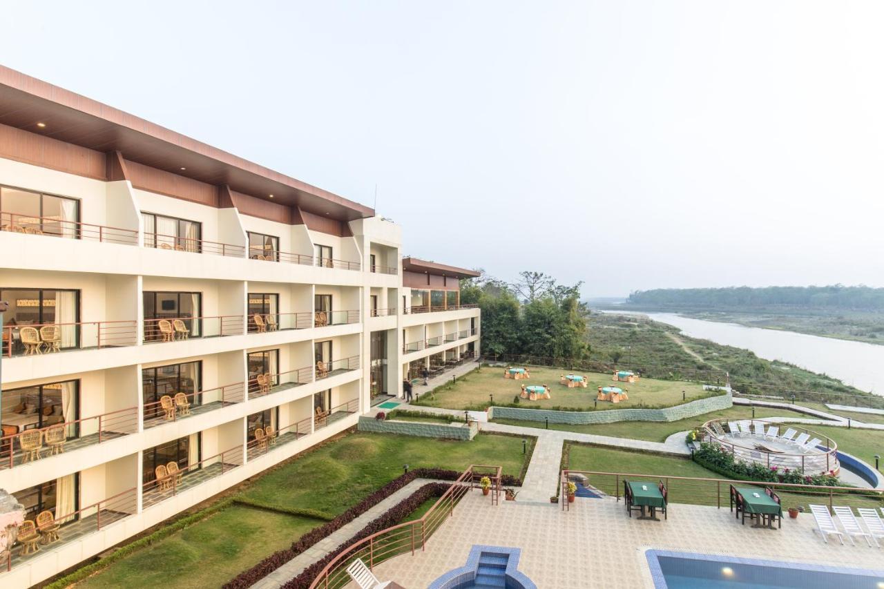 Park Safari Resort Sauraha Exterior photo