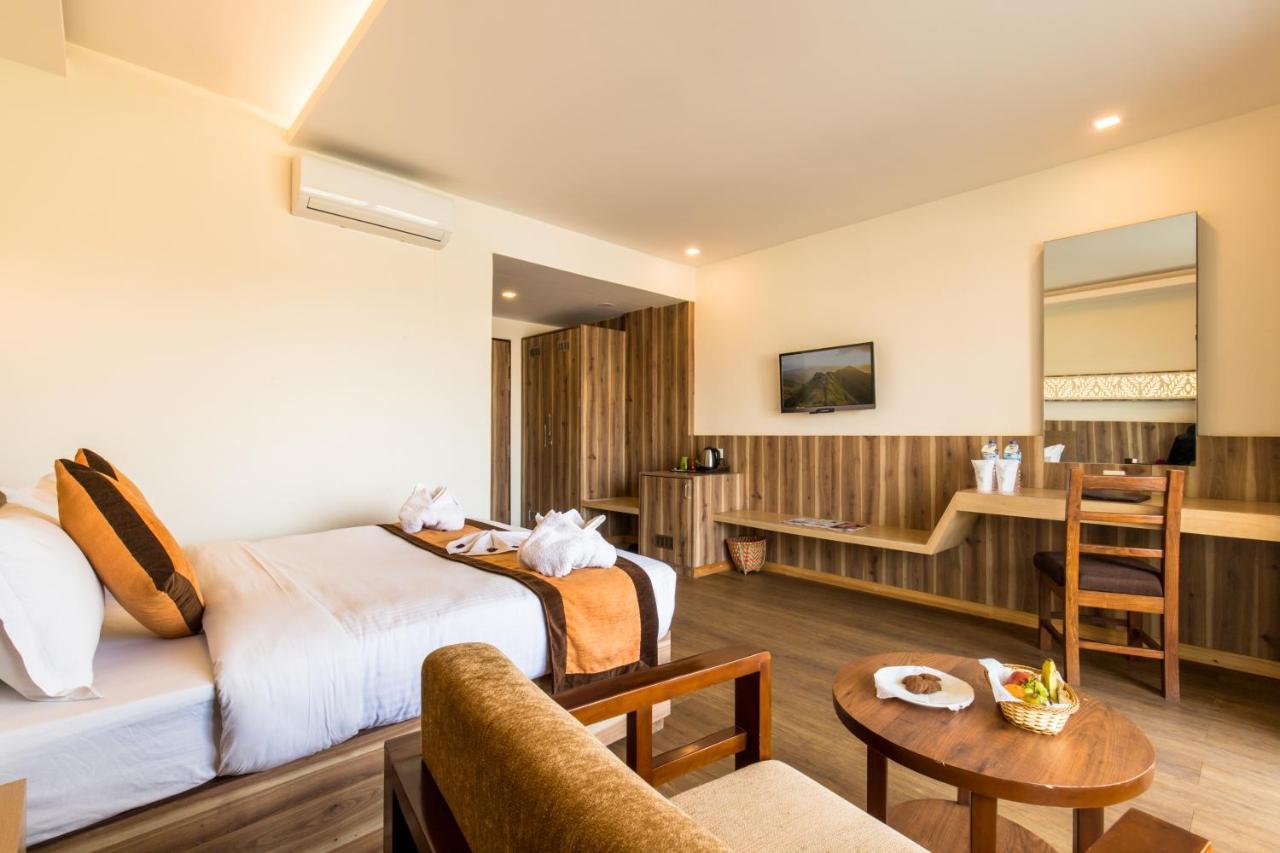 Park Safari Resort Sauraha Exterior photo
