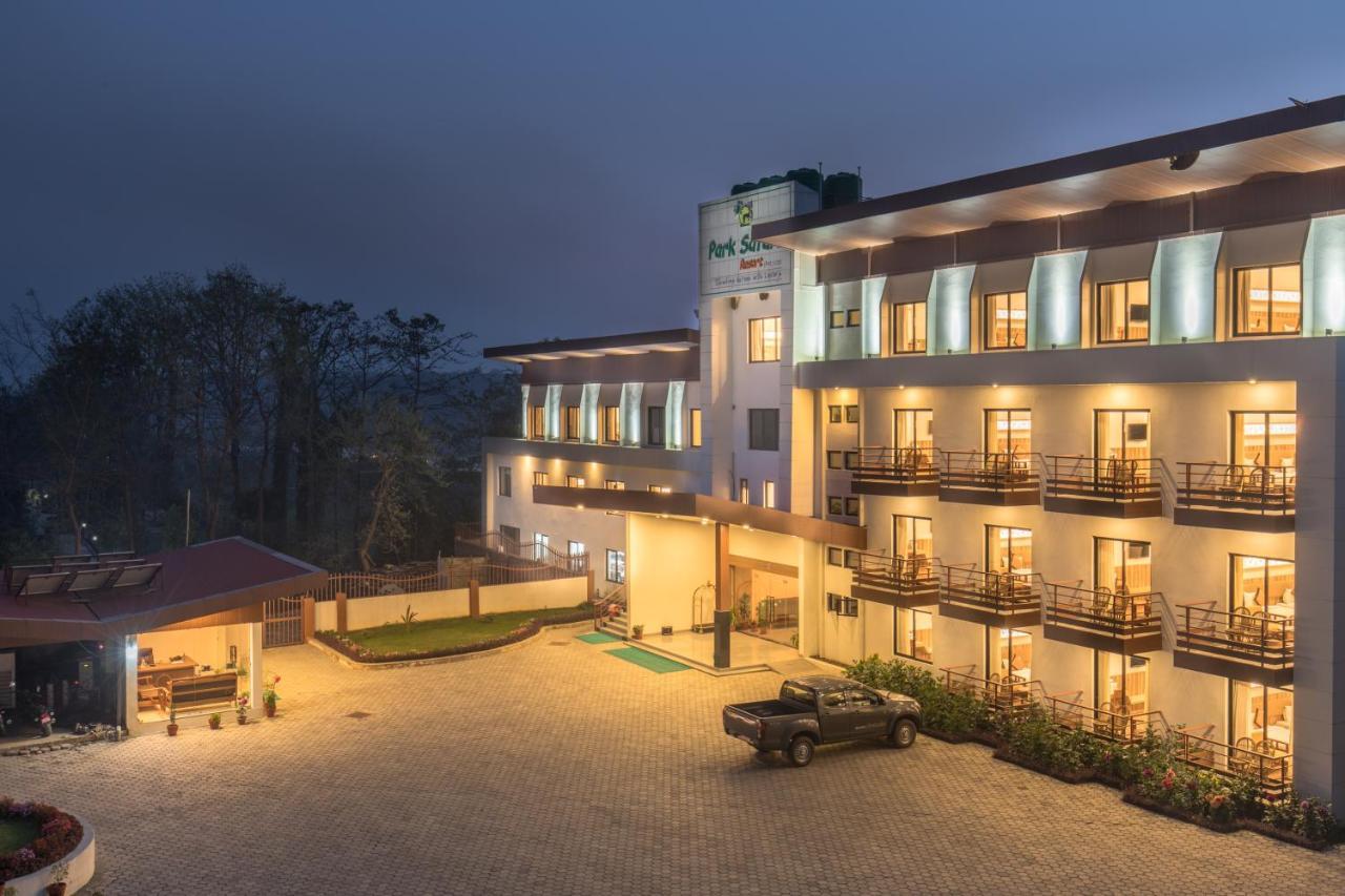 Park Safari Resort Sauraha Exterior photo